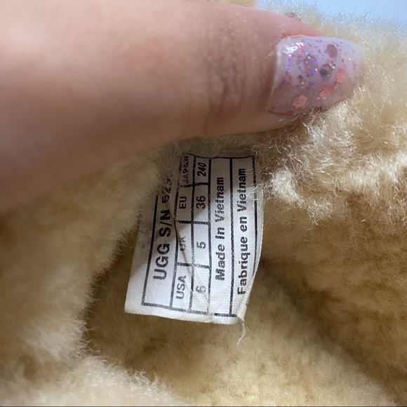 UGG - DAKOTA CHESSNUT SLIPPERS - Picture 2 of 3